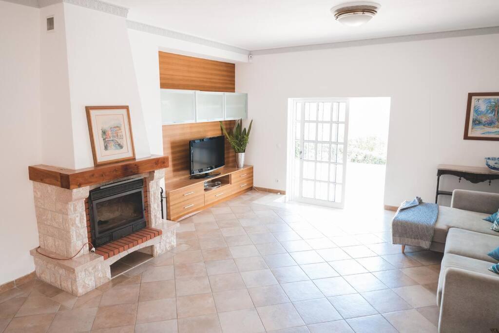 Casa Palmeiras - Com Piscina, Bbq E Ar Condicionado Villa